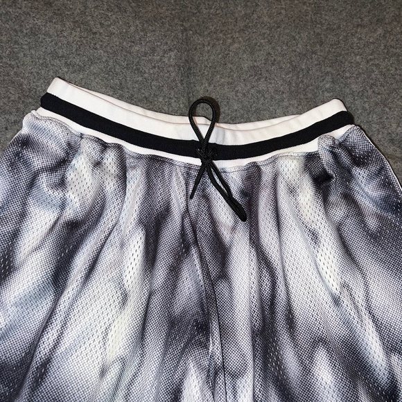 JOHN ELLIOTT Smokescreen "Game Shorts" MEDIUM NWT size 2 - Picture 2 of 8